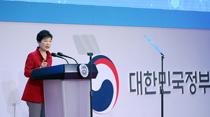 20日，韩国总统朴槿惠在政府3.0国民体验场开幕式上致辞。