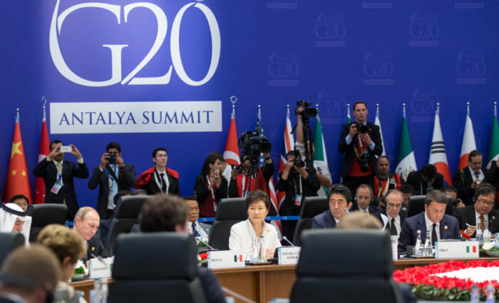 朴槿惠总统将参加2016年9月4日和5日在中国杭州召开的第11届G20峰会。图为参加去年11月15日在土耳其安塔利亚召开的G20峰会的朴槿惠总统。