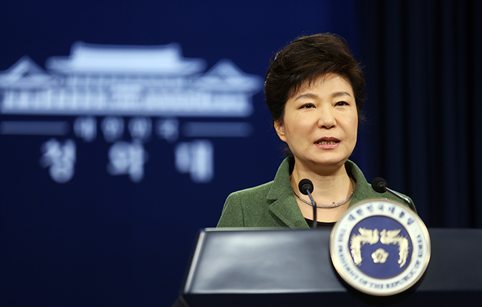 박근혜 대통령이 25일 취임 1주년을 맞아 ‘경제혁신 3개년계획’ 담화문을 발표하고 있다. (사진: 청와대)
