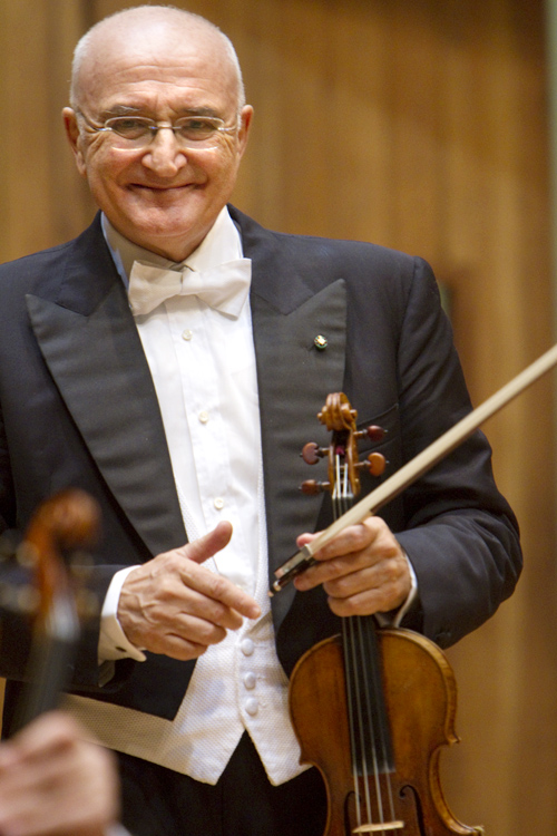 오는 18일 예술의전당에서 바이올린 독주회를 여는 이탈리아 거장 바이올리니스트 살바토레 아카르도. (사진제공: 서울국제음악제 조직위원회) 