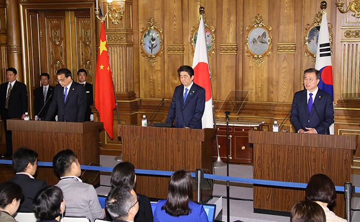 Seventh_Summit_Meeting_Japan_02.jpg