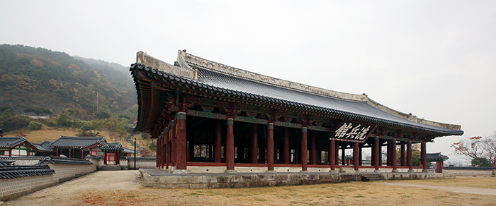  
洗兵馆是韩国现存的朝鲜时代建筑中，与景福宫庆会楼、丽水镇南馆一起属于占地面积最大的建筑之一。洗兵馆是三道水军统制营的客舍。
