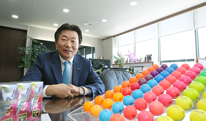 문경안 볼빅 대표이사는 좋은 제품의 판매로 발생하는 수익을 선수에게 투자하고, 선수들이 그 제품을 사용해 홍보가 되어 더 많은 판매로 이어지는 스포츠산업의 선순환을 강조한다. 