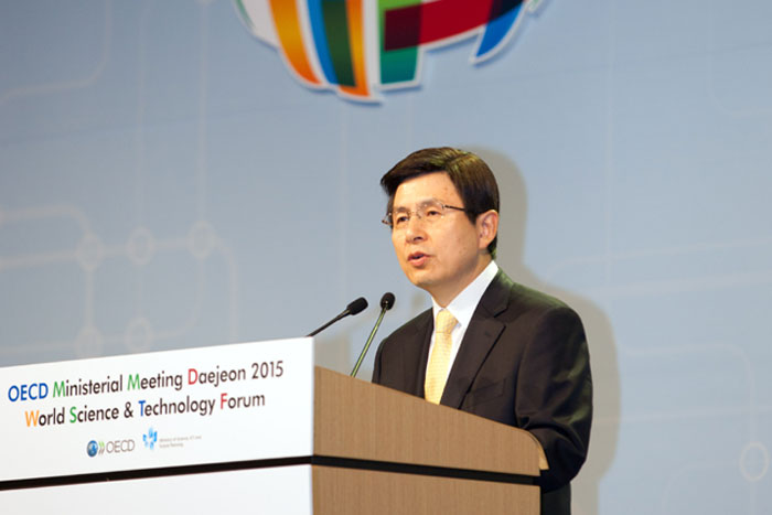 황교안 국무총리가 세계과학정상회의 개막을 선언하고 있다.