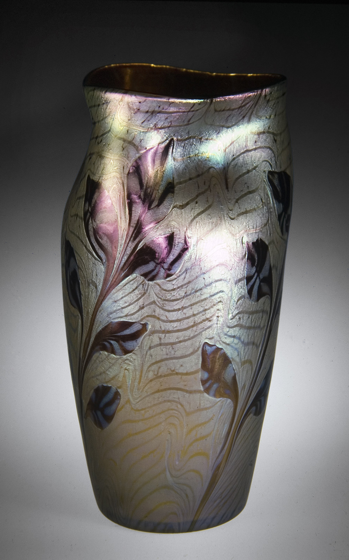 1902년 뢰츠 유리공장에서 만들어진 화병 