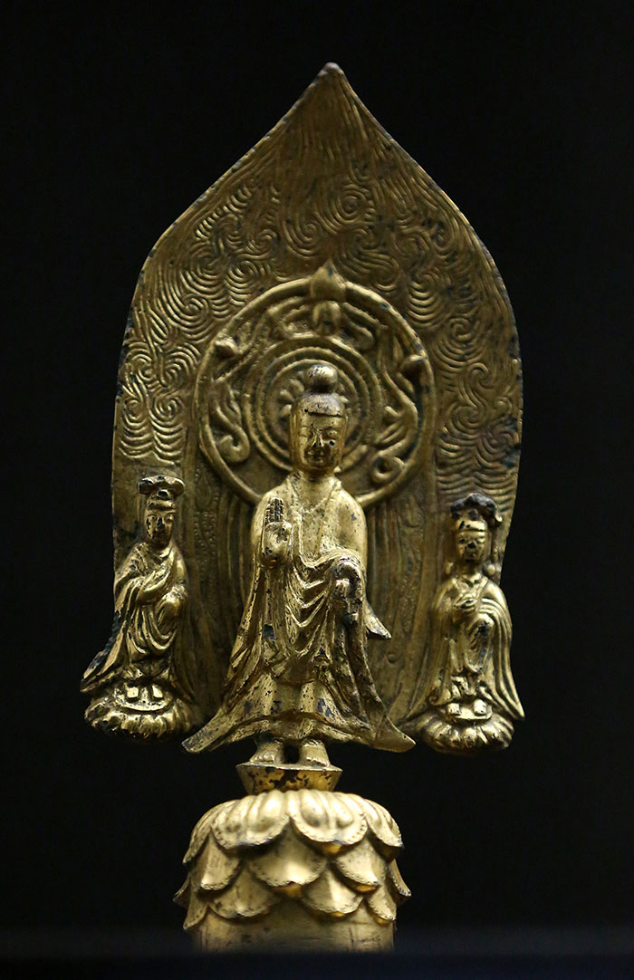 계미명금동삼존불입상, 6세기 중반 삼국시대 불상 양식의 흐름과 특징 파악에 중요한 작품으로 평가된다. (사진: 전한) 