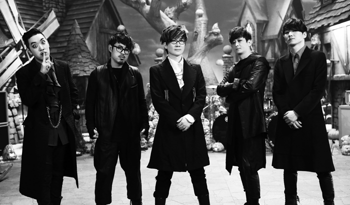 다음달 7일부터 9일까지 열리는 제10회 '인천 펜타포트 락 페스티벌'에 등장하는 서태지(가운데). 