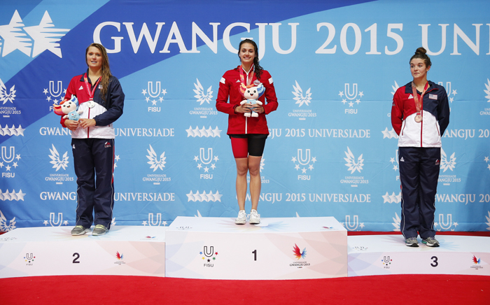 (왼쪽부터) 7일 여자 배영 결승 시상대에 오른 미국의 엘리자베스 펠튼(은메달, Elizabeth Pelton), 캐나다의 카일리 재클린 마세(금메달, Kylie Jacqueline Masse), 레이첼 부츠마(동메달).