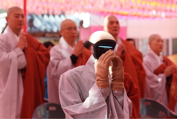 僧侣机器人合掌行礼