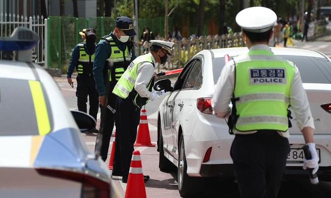 警察白天管制酒后驾驶