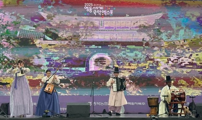 外国人国乐乐队奏响传统音乐