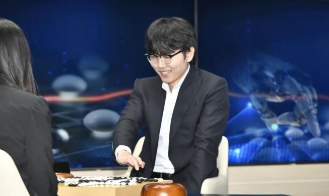 总比分2比1，韩国棋手申真谞战胜围棋AI