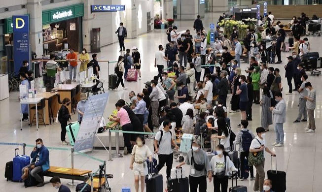 韩政府8日起解除对未接种疫苗者隔离义务与仁川机场运营限制