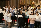 为迎接教皇访问 韩国天主教信徒录制“团契”