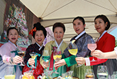 在韩屋村体验韩国传统酒