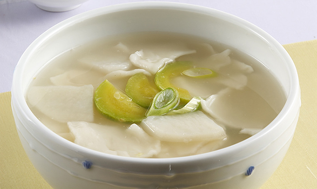 韩国料理食谱系列之：面片汤（수제비）
