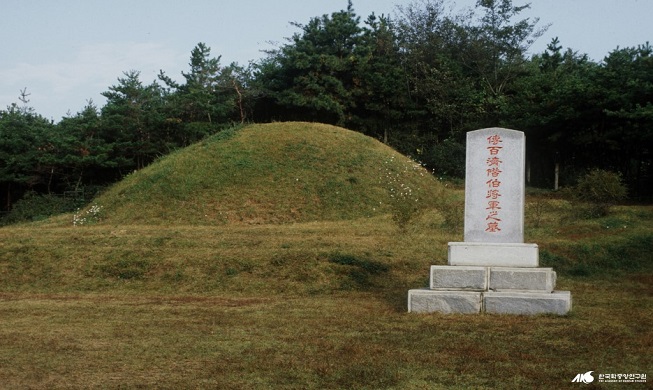 階伯