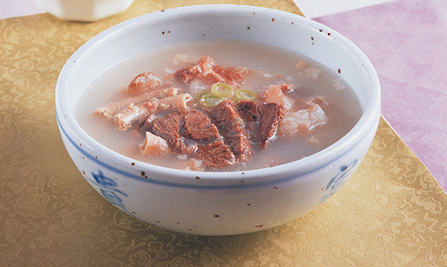 韩国料理食谱系列之：牛骨汤 (곰탕)
