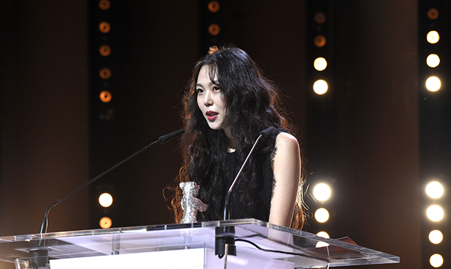 金敏喜获柏林电影节最佳女演员银熊奖