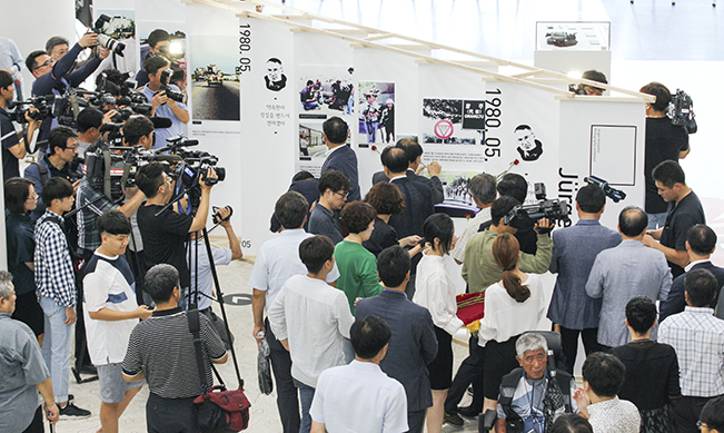 从电影到展览的辛兹彼得追悼浪潮