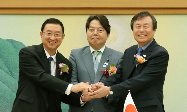 韩日中文化部长就文化合作签订《京都宣言》