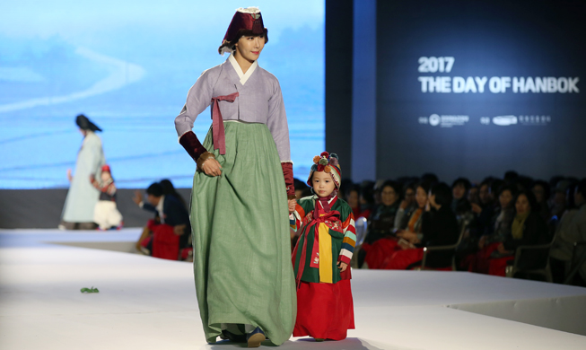 ‘韩服日’，在月光下的韩服