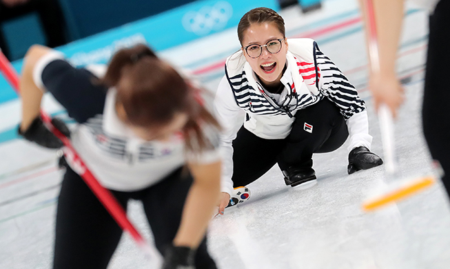 韩国女子冰壶“金队(Team Kim)”挺进四强