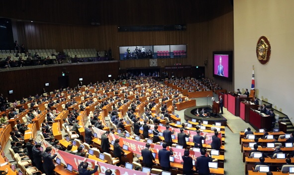 国会通过《外国人出入境管理法修订案》