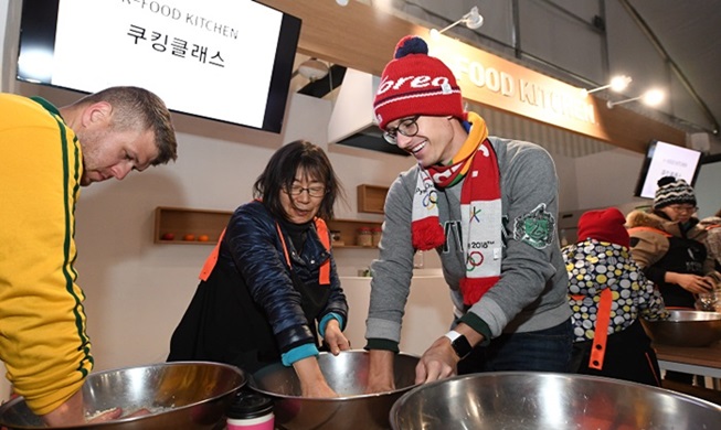 平昌“韩餐广场”吸引10万客人