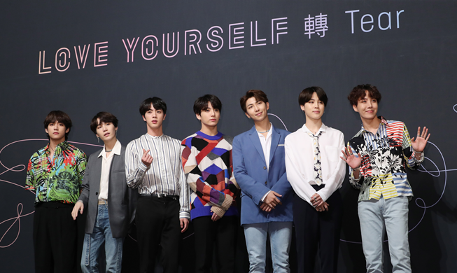 防弹少年团，K-Pop首次荣登“公告牌200专辑”榜首