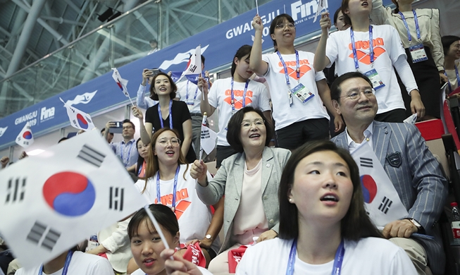 金正淑女士：“大韩民国，加油！”