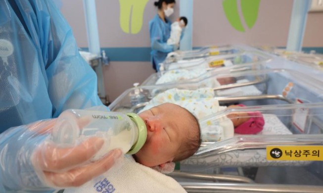 韩1月至5月新生儿突破12万 同比增长15.2%
