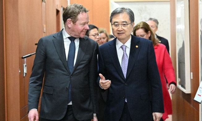 韩荷启动外交贸易“2+2”对话 加强经济安全协作