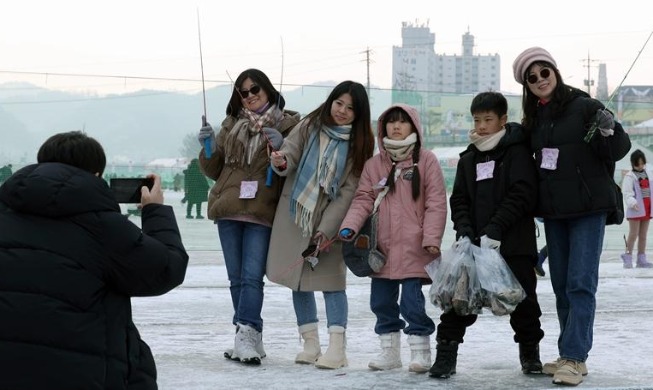 冰雪之国华川山鳟鱼庆典