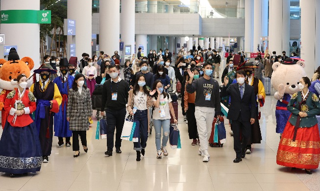 【图片看韩国】 首批新加坡“航空旅游气泡团”入境韩国