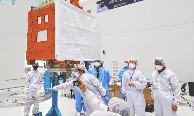 “世界”号搭载两颗立方体卫星成功实现双向通信