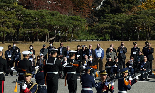 联合国军司令部服役将士观看仪仗队演出