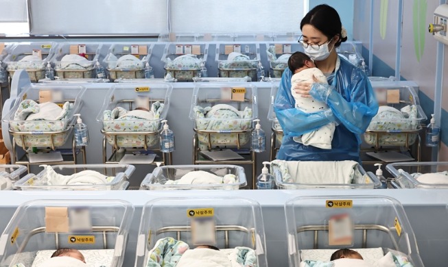 韩国总和生育率回升至0.8 出生人口创15年来最大增幅