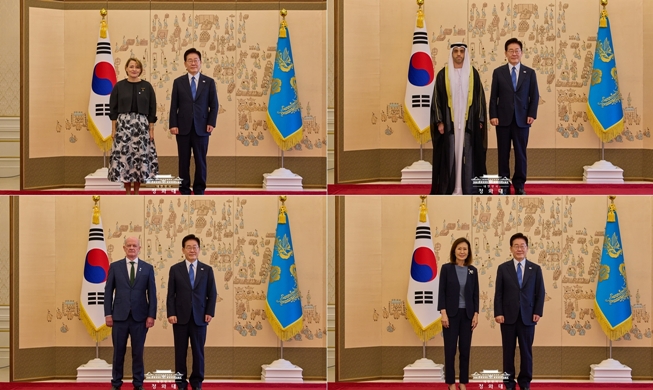 李在明接受四国新任驻韩大使国书 望其积极发挥桥梁作用