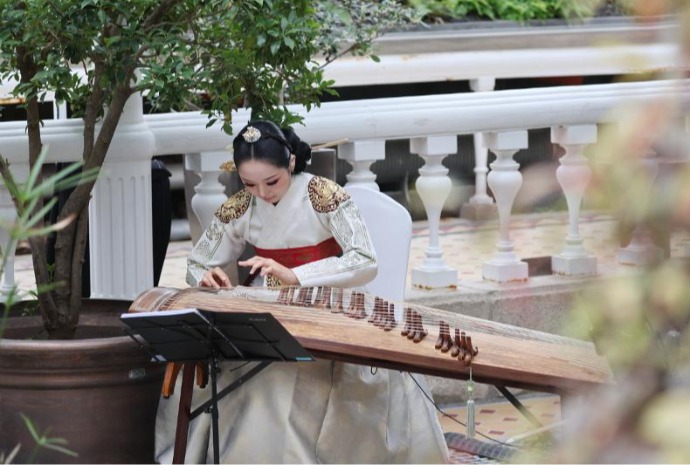 昌庆宫大温室内奏响伽倻琴乐声