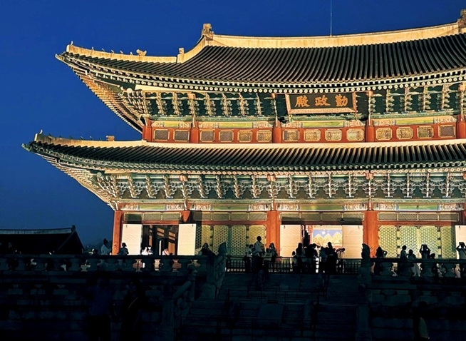 当宫门在夜色中打开：韩国传统空间的另一种打开方式