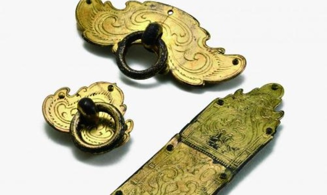 日本古坟首次出土“百济系金铜腰带饰品”