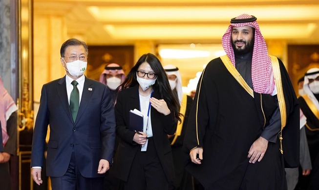 文在寅会晤沙特王储穆罕默德：“韩国将成为沙特核电站产业的最佳伙伴”
