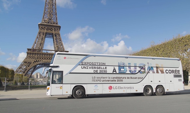 2030辆巴士为助力釜山申博在法国巴黎行驶
