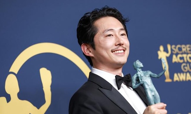 美籍韩裔演员史蒂文·元获第30届美国演员工会最佳男主角奖