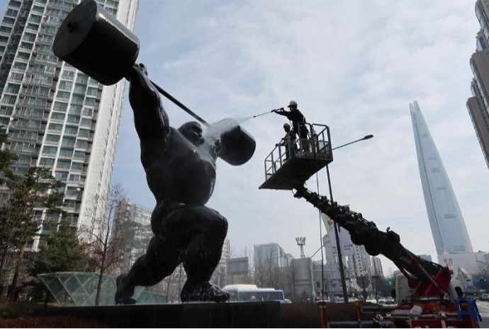 奥林匹克雕塑清洗日