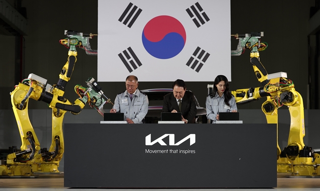 尹锡悦出席韩国首家电动汽车专用工厂动工仪式