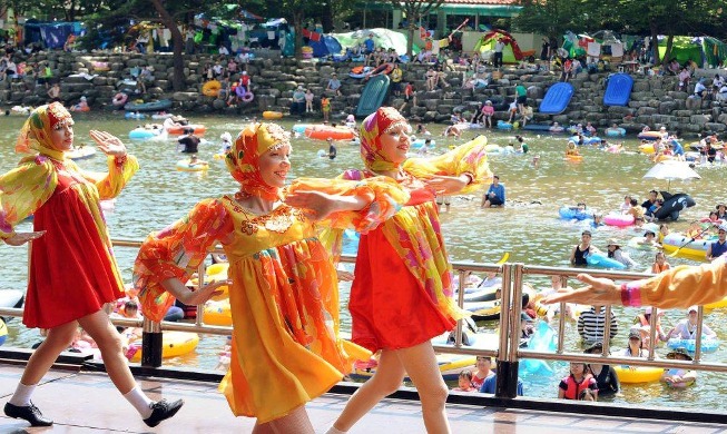 第32届居昌国际戏剧节：在水中舞台上的仲夏夜之梦