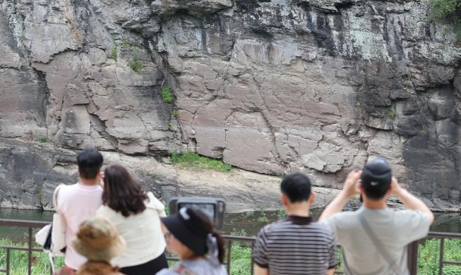 韩国“盘龟川岩刻画”被列入联合国教科文组织世界遗产名录