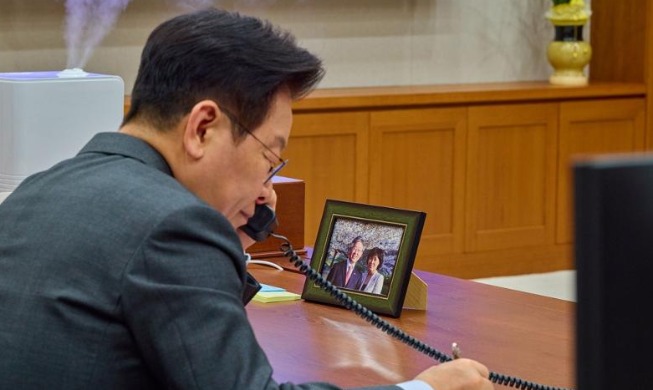 李在明与卡塔尔埃米尔举行第二次通话 扩大防务与能源合作